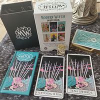 Jeu de cartes hybride Oracle et Tarot personnalisé en papier avec des tirages de cartes mixtes (ex. Configuration de 44 cartes) pour le plaisir en famille et les fêtes