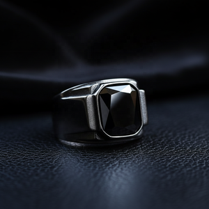Yunnique – bague carrée en acier inoxydable 316, étanche, en acier noir, avec pierres précieuses, rouge/noir, audacieuse, élégante, esthétique masculine, style motard punk - Product Image 1