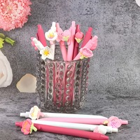 Stylo gel rose en forme de fleur, très populaire, 0,5 mm, à action poussoir, cadeau idéal pour étudiant, deux stylos et six recharges de recharges.