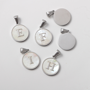 Chất Lượng Cao Bảng Chữ Cái Thư Mặt Dây Chuyền Vỏ Bề Mặt Bạc Ban Đầu Thép Không <span class=keywords><strong>G</strong></span>ỉ Mặt Dây Chuyền - Product Image 4