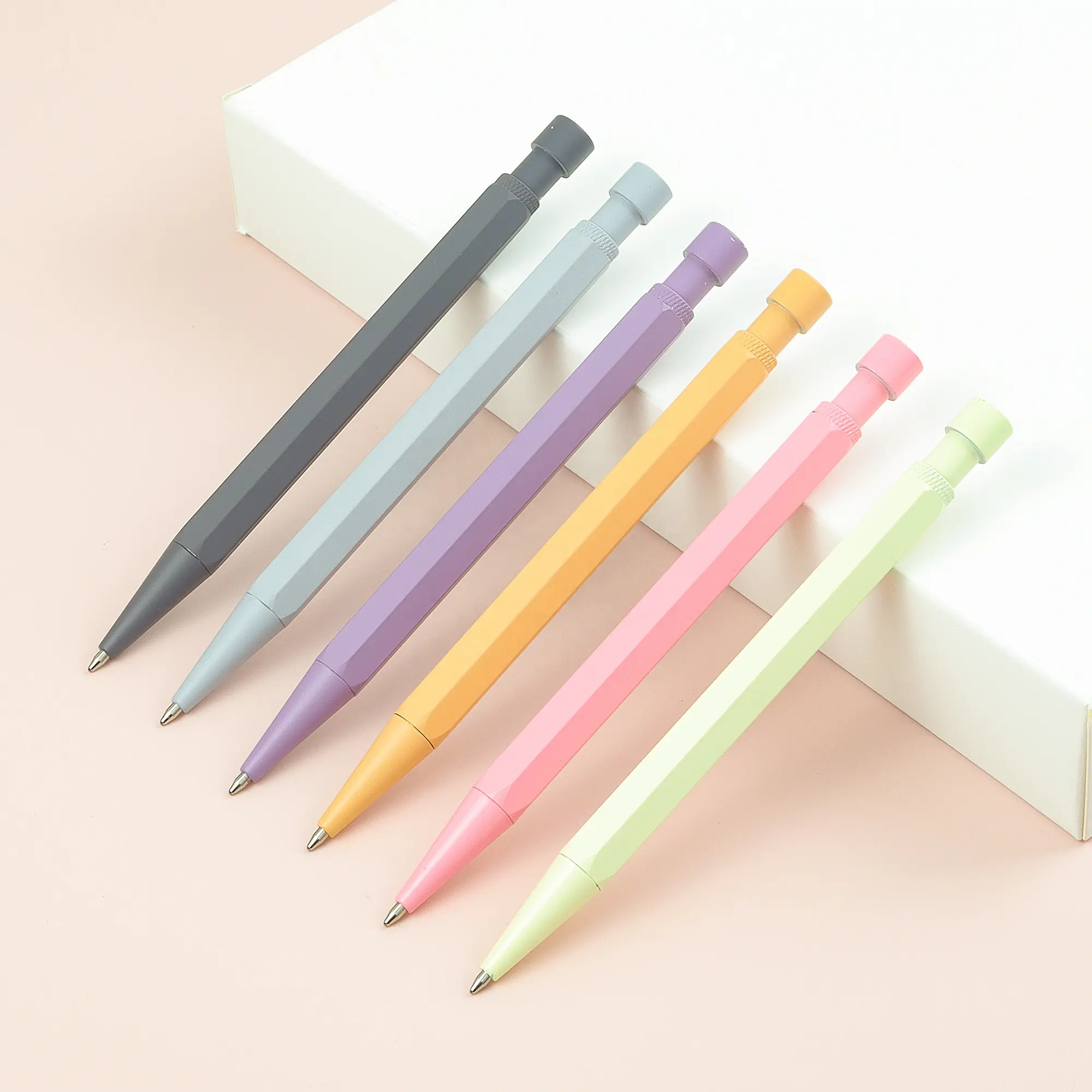 Bolígrafo de metal con logotipo personalizado, bolígrafo de color personalizado para mujer, bolígrafo hexagonal