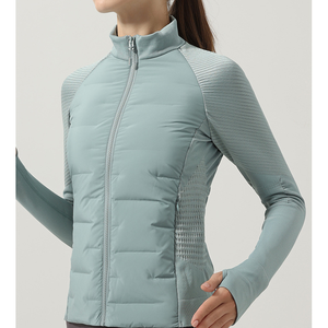 Doudoune pour femme avec une taille cintrée et des courbes élégantes. - Product Image 3