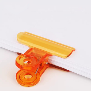 Fournitures scolaires : Lot de 12 pinces à clip en plastique transparent de 2 pouces pour emballages alimentaires et photos, vente en gros en vrac - Product Image 4