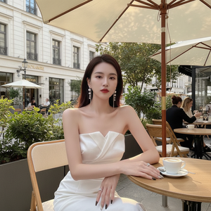 Vendita all'ingrosso di tendenza minimalista elegante Boho collane a catena a farfalla iniziali con ciondoli e ciondoli alla moda - Product Image 3