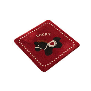 Coussin de siège en peluche rouge en forme de poney, design animalier mignon, antidérapant, pour chaise de bureau, chaise de salle à manger pour étudiants - Product Image 1