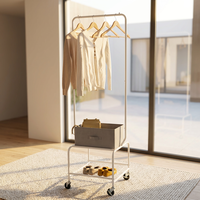 Porte-vêtements sur roulettes avec sac de rangement suspendu pour vêtements