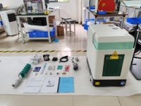 Mesin Penanda Laser Tertutup Mesin Laser Perhiasan Mesin Pemotong Kalung Nama
