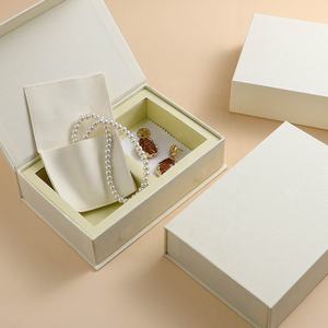 Boîte d'emballage pour <span class=keywords><strong>bijoux</strong></span> en microfibre avec logo personnalisé, sac en papier, boîte à <span class=keywords><strong>bijoux</strong></span> magnétique pour collier, bague, coffret cadeau, boîte d'expédition pour <span class=keywords><strong>bijoux</strong></span> - Product Image 4
