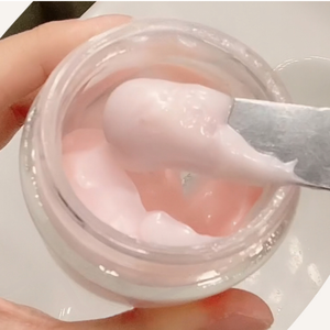 Crema Facial Antienvejecimiento y Blanqueadora Petitra con Péptidos EGF, Hidratante y Humectante para el Cuidado de la Piel en Casa - Product Image 5