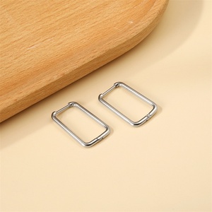 เครื่องประดับแฟชั่นผู้หญิง ต่างหูสแตนเลสทรงสี่เหลี่ยม - Product Image 3