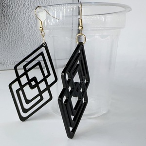 Orecchini Pendenti Geometrici a Forma di Diamante, Leggeri e Traforati, Orecchini Statement per Donne - Product Image 4