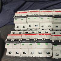 PLC S201-C32 Panel de Control Industrial de 32 Puntos de E/S 240V/110V/220V Modbus/EtherCAT con Montaje en Riel DIN