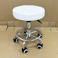 Tabouret de bar réglable en cuir PU pour salon de coiffure et institut de beauté, pivotant à 360 degrés, avec structure métallique durable - Mobilier de bar commercial