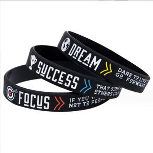 Bracelets en silicone personnalisés, sport et mode, pour la réussite et la réalisation de rêves. - Product Image 3