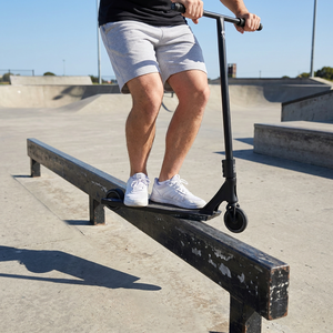 Patinete Profesional OEM de Fábrica con Manillar en T de Cromoly, Horquilla de Aluminio de Una Pieza, Abrazadera SCS, Plataforma Ancha y Ruedas Huecas Estables de 120mm para Uso Urbano Profesional - Product Image 4