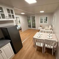 Maßgefertigtes 20-Fuß Erweiterbares Kabinen-Sandwichpanel Vorgefertigtes Gebäude für Glamping & Resort-Projekte