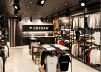 Conception de magasins de mode modernes et présentoirs de vêtements sur mesure pour les intérieurs de boutiques et l'aménagement de magasins de vêtements