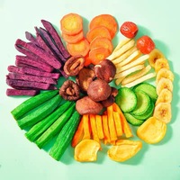 Hoogwaardige, laaggekookte vacuümgefrituurde groentesnacks, gemengde fruit- en groentechips, gezonde snacks voor op kantoor