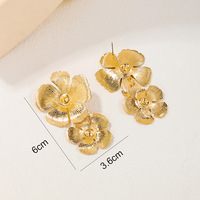 Boucles d'oreilles pendantes pour femmes, style rétro, personnalité affirmée, fleurs métalliques, accessoires