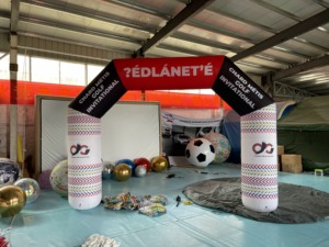 Gerbang Masuk Festival Tiup Udara Tertutup 7m, Inflatable Iklan Berbahan PVC yang Diperkuat dengan Lampu LED Terpasang - Product Image 1