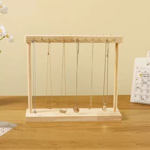 Soporte de exhibición de collares de madera, estante para joyería con 8 ganchos, organizador de escritorio, estilo moderno y sencillo - Product Image 1