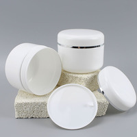 Crème cosmétique pour le visage blanche 250g, pot en plastique PP avec bord argenté et doré