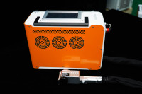 Machine de nettoyage au laser à impulsions 100W pour l'élimination de la rouille Voiture classique reconstruire le dépoussiérage différents matériaux-pour outil à main de sac à dos en bois