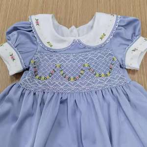 Robes smockées pour enfants et bébés, en soie bleue satinée, col rond, bordure en dentelle, Nouveauté 2022, Vente en gros pour filles - Product Image 1