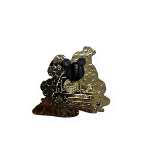 Pins de Solapa Modernos de Aleación de Zinc Fundidos a Presión, Personalizados OEM, con Diseño de Dibujos Animados, Electrochapados, Hechos en Vietnam - Product Image 2