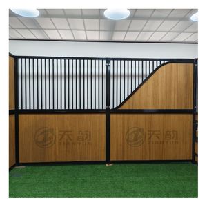 Kits d'écurie pour chevaux compacts et fonctionnels, en métal galvanisé, portes coulissantes/balançoires en bambou, construction robuste, design portable, flexible - Product Image 1