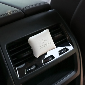 Anpassbarer Luxus-Leder-Autoduftspender mit Farbigen Ätherischen Ölen und Duftclip für Lüftungsschlitze - Product Image 6