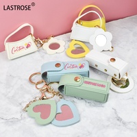 Mignon porte-clés en cuir coeur fleur forme Mini miroir avec étui brillant à lèvres en gros marque privée huile pour les lèvres outil de maquillage
