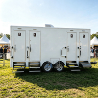 Remorque WC mobile moderne 4 portes 4 places, écologique, durable, toilettes spacieuses pour événements extérieurs, concerts, parcs