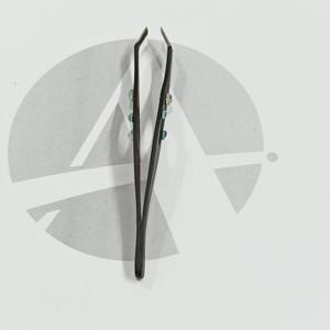 Nouvelle pince à épiler à sourcils en acier inoxydable à pointe inclinée avec pince à cils Design coupe diamant Extension de cils Couleur noire Livré pochette - Product Image 4