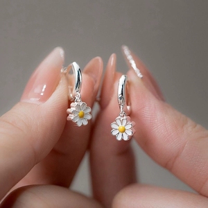 High Quality 925 Sterling <strong>Silver</strong> Drop <strong>Earrings</strong> Cute <strong>Daisy</strong> Floral Hoops Fashionable Trendy Jewelry Gift - Product Image 3