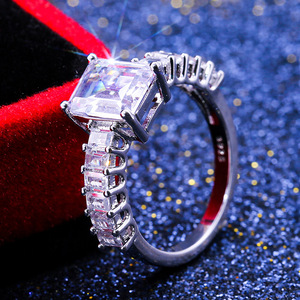 Anello Minimalista Quadrato alla Moda, Elegante Gioiello da Donna - Product Image 2