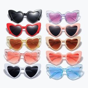 Gafas de Sol de Moda con Logotipo Personalizado, Coloridas, Estilo Ojo de Gato, Color Rosa Rojo, con Forma de Corazón, para Mujer - Product Image 3