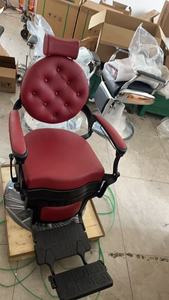 Poltrona da Barbiere in Stile Antico Nero e Oro con Rivestimento in Pelle Trapuntata, Base Rotonda con Pompa Idraulica, Sedia da <span class=keywords><strong>Parrucchiere</strong></span> in Vendita - Product Image 5