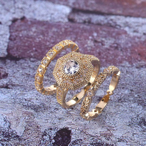 Set di Tre Anelli Geometrici con Zirconi Incastonati per Donne, Gioielli Eleganti e alla Moda - Product Image 2