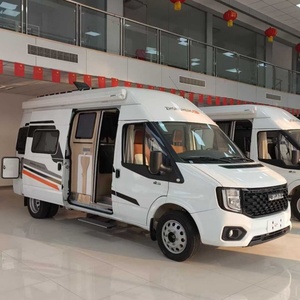 Nouvelle fourgonnette de camping familiale de luxe avec transmission 4x2/4x4, intérieur spacieux, cuisine et lits pour les voyages de camping en plein air - Product Image 2