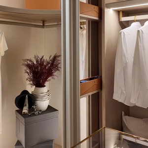 BALOM Dressing sur mesure de luxe avec îlot central, éclairage LED, mobilier moderne pour chambre à coucher, vente en gros OEM, certifié CE - Product Image 2