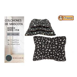 Set di Tre Pezzi di Alta Qualità di Cuscini per Cani in Cotone Spesso con Osso Grigio, Letti Premium per Animali Domestici - Product Image 1