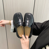 Nouvelles chaussures Tabi à semelle épaisse pour femme, style britannique, en cuir de fer à cheval, type Trotters, avec petites chaussures en cuir et chaussures à semelles en forme de pattes de cochon