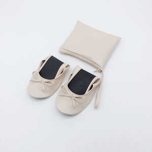 Vente en gros de <span class=keywords><strong>ballerines</strong></span> pliables nues personnalisées imprimées cadeaux de mariage d'été pour les invités fermeture à enfiler légère - Product Image 5