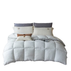 ผ้านวมกันหนาว Duo Xi Ai Mei Mian Kang 7-8 จิน สีเทา โพลีเอสเตอร์ ผ้านวมขนเป็ดอุ่นๆ ขนาด L203*229 ซม. XL229*230 ซม. ลายควิลท์ - Product Image 1