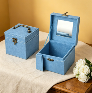 Boîte à bijoux en tissu bleu ciel avec miroir et poignée, organiseur de bijoux vintage portable, étui de voyage portable - Product Image 4