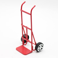 EN STOCK Chariot à main miniature en métal rouge et bleu, accessoires pour maison de poupée, modèle de chariot de ferme miniature pour la décoration de maison de poupée