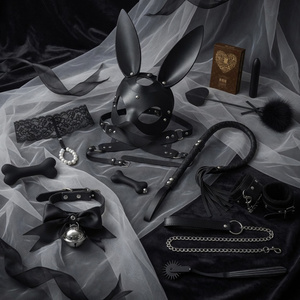 Ensemble SM : Menottes en cuir, Bâillon d'entraînement, Pinces à tétons, Jouets sexuels pour adultes, Ceinture de lit, Fouet, Collier, Masque, Équipement de bondage pour couple et femme - Product Image 5