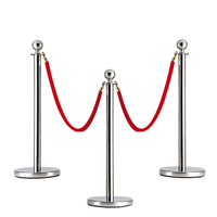Poteau de poteaux de barrière d'or VIP de haute qualité avec corde rouge