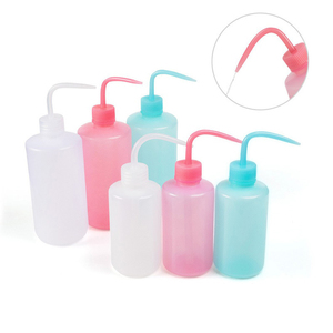 Botella de agua para lavado de pestañas de plástico para salón, herramienta de belleza con boca curva de colores para limpieza de extensiones de pestañas GZ RTS, pedido a granel mixto - Product Image 1